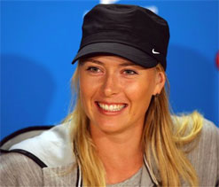 Sharapova rebuffs waiter`s `selfie` request
