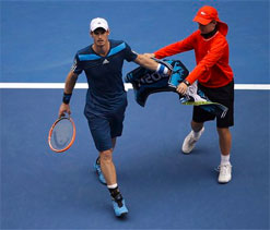 Muttering Murray lops Lopez to move into fourth round