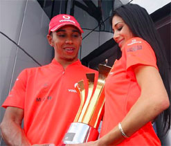 Hamilton wants Scherzinger to move in with him
