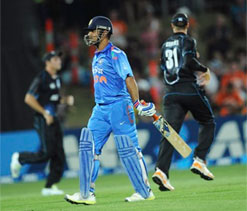 MS Dhoni rues losing three quick wickets in 1st ODI