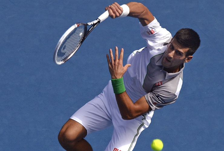 Australian Open 2014: Serena Williams shocked as Novak Djokovic stretches streak