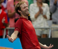Ovation as `lucky loser` is a winner with fans