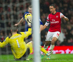 Walcott fires warning shot to Spurs ahead of Cup clash