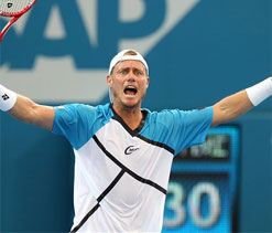Gutsy Hewitt upsets Nishikori