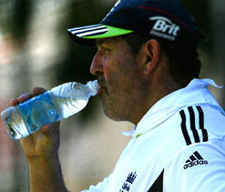 Gooch says careers of England players, team officials `on line` after 5-0 Ashes thrashing