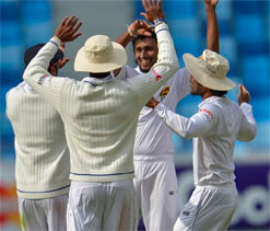 Sri Lanka bowl Pakistan out for 165