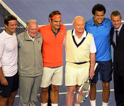 Greats Federer and Laver trade shots in Melbourne 