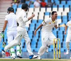 Johnson blasts through South African batting