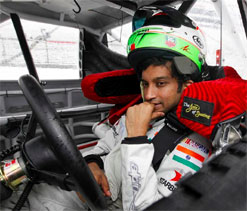 Ellinas grabs pole, Karthikeyan is third