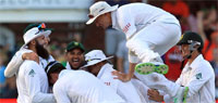 2nd Test: Australia collapse sees South Africa level series