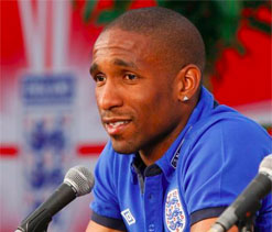 Emotional Jermain Defoe says farewell to Tottenham Hotspurs