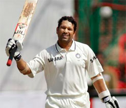 Dhoni pays tribute to Sachin Tendulkar