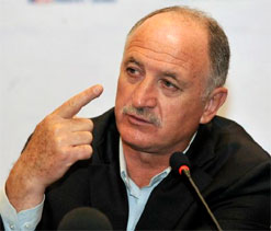 Scolari backed to coach Brazil beyond World Cup 