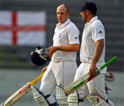 ECB awards increment contract to Tredwell for 2013-14 season