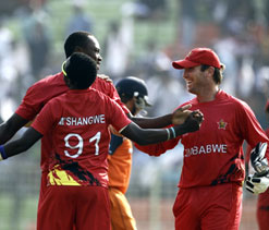 Chigumbura keeps Zimbabwe in hunt for Super-10 berth