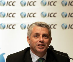 No change in four-fielder rule till 2015 World Cup: Richardson