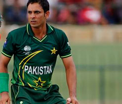 Rehman barred after bowling three illegal full tosses