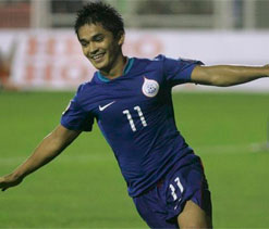 Late strike by Sunil Chettri saves day for India against Bangladesh