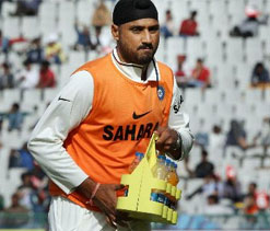 I compete with myself and not Ashwin, says Harbhajan