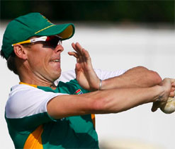 Botha hit with ball tampering ban