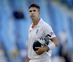 `Sacked` Pietersen denies reports of `rift with English teammates`