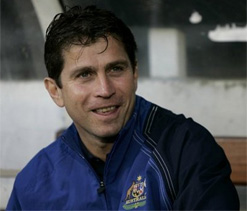 Sydney FC sack coach Farina