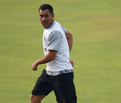 Dhoni wary of Sri Lankan spinners in World T20 final