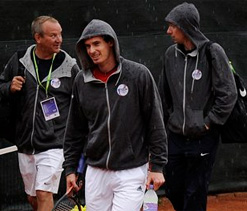 Poor light halts Murray`s Davis Cup comeback for Britain