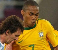 Corinthians sign former Brazil midfielder Elias
