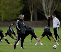 With Champions League exit looming large, Mourinho should learn from di Matteo