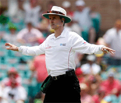Billy Bowden back on elite panel