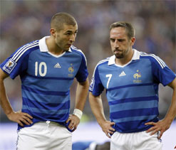 World Cup winning coach Aime Jacquet rallies France squad
