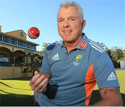 Bowling coach McDermott signs new deal with Australia