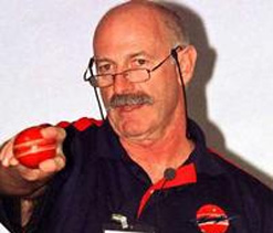 Lillee quits Cricket Australia coaching post over money
