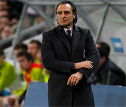 Prandelli faces battle to lift Italy after injury woe
