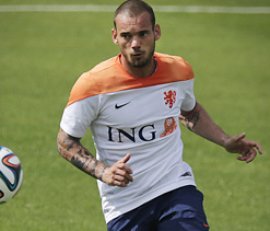 Key role for Wesley Sneijder as 100th cap approaches