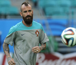 Meireles gesture was tactical, not insulting, say Portugal