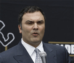 Schaefer departs in shakeup at de la Hoya`s Golden Boy