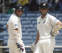 Williamson, Latham put New Zealand in control