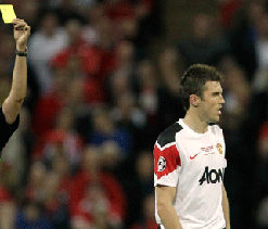 United midfielder Carrick ruled out for 10-12 weeks