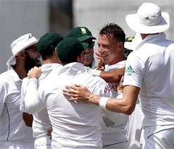Proteas squad hosts coaching clinic for visually impaired cricketers in Lanka