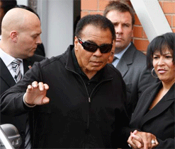 Muhammad Ali`s ``Fight of the Century`` gloves sell for nearly $400,000