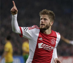 Schone double gives Ajax winning start to record quest