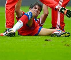 Javi Martinez suffers serious injury in German Super Cup
