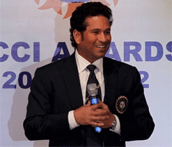 Artist seeks 100 signatures on Sachin Tendulkar portrait