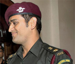 Dhoni visits military academy